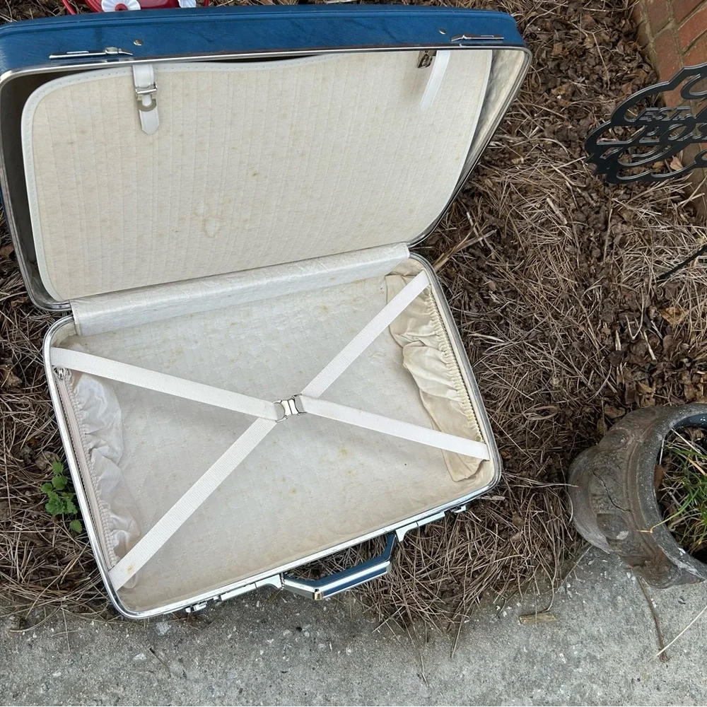 Vintage AMERICAN TOURISTER Luggage Travel Bag SWEET FIND GREAT COLOR !!